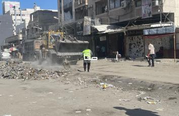 البدء بتنظيف شوارع في حي الرمال غربي مدينة غزة