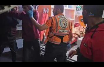 نقل شهداء جراء استهداف طائرات الاحتلال خيمة تؤوي نازحين في مواصي خانيونس