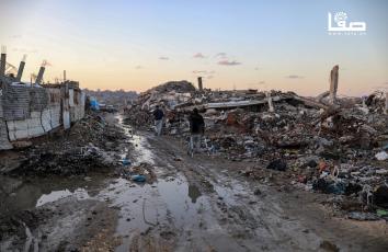 معاناة سكان مخيم جباليا جراء الأمطار وغرق الخيام