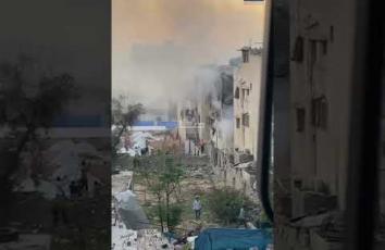 عناصر الدفاع المدني يسيطرون على حريق نشب في شقة بشارع اللبابيدي إثر استهداف إسرائيلي