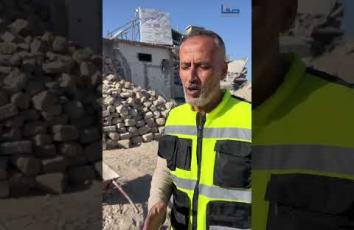 انتشال وفرز الحجارة التاريخية لـ"قبة دار السعادة" في مدينة غزة تمهيدًا لإعادة ترميمها بعد قصفها