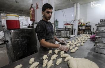 إعادة تشغيل مخبز بعد سنتين من الحرب في مخيم النصيرات وسط قطاع غزة