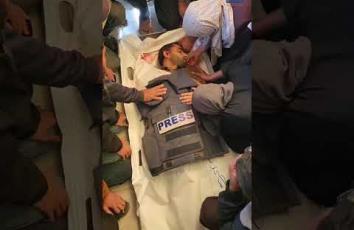 تشييع جثمان المصور الصحفي محمود وادي الذي استشهد إثر قصف من مسيرة إسرائيلية على وسط مدينة خان يونس