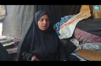 العائلات في غزة ما زالت تعتمد على الأفران الطينية لإعداد الطعام في ظل استمرار منع الاحتلال إدخال الم