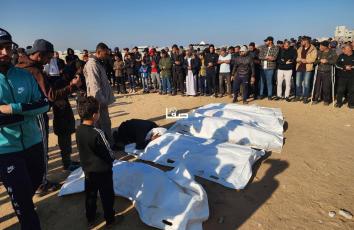 تشييع الشهداء الذين ارتقوا إثر استهداف الاحتلال  مدينة خانيونس جنوبي قطاع غزة