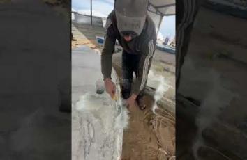 صيادو غزة يُجبرون على صيانة مراكبهم بتكاليف مرتفعة نتيجة نقص المواد وقيود الاحتلال