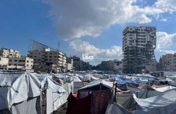 تكدس خيام النازحين في مخيم الجندي بحي الرمال غربي مدينة غزة