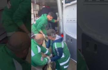 استمرار وصول الشهـداء والمصابين إلى مستشفى الشفاء جراء الغارات الإسرائيلية على مدينة غزة