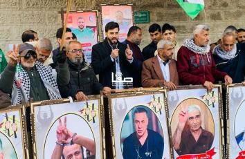 وقفة تضامنية أمام مقر الصليب الأحمر في غزة دعمًا للطواقم الطبية المعتقلين في سجون الاحتلال الإسرائيلي