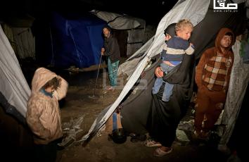 جانب من غرق خيام النازحين جراء المنخفض الجوي الذي يضرب قطاع غزة