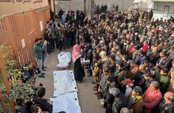 تشييع 5 شهداء جرّاء غارة إسرائيلية استهدفت محيط المسلخ التركي غربي خانيونس جنوبي قطاع غزة