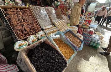 إقبال محدود على أسواق غزة أول أيام شهر رمضان المبارك وسط تدهور الأوضاع الاقتصادية بفعل الحرب الإسرائيلية