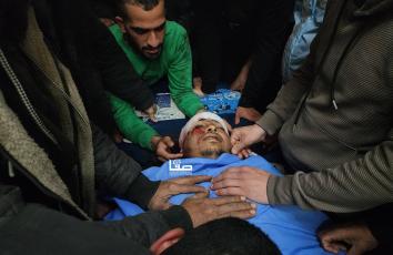 شهيد وإصابات جراء قصف إسرائيلي استهدف خيمة نازحين بجوار مستشفى ناصر غربي خان يونس جنوبي قطاع غزة