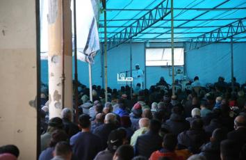 إقامة صلاة الجمعة الثانية من شهر رمضان المبارك في مسجد "الكنز" بمدينة غزة