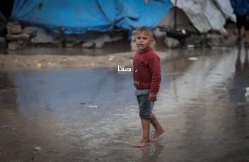 هطول الأمطار على خيام النازحين في غزة