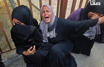 تشييع جثمان الطفل إياد الربيعية (3 أعوام) من مستشفى ناصر بخان يونس