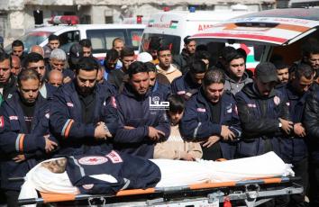 تشييع جثمان الشهيد المسعف عبد حمدونة الذي ارتقى جرّاء قصف إسرائيلي على مدينة غزة