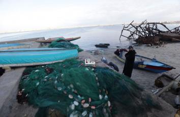 تراجع عمل الصيادين في بحر غزة جراء تزايد اعتداءات الزوارق البحرية الإسرائيلية