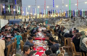 إفطار جماعي اليوم  لأهالي شرق غزة بين بيوتهم المدمرة