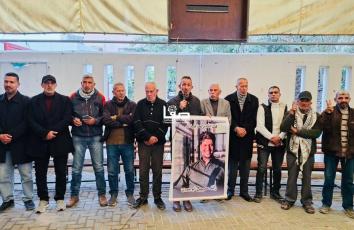 وقفة تضامنية مع الأسرى في سجون الاحتلال أمام مقر الصليب الأحمر بمدينة #غزة