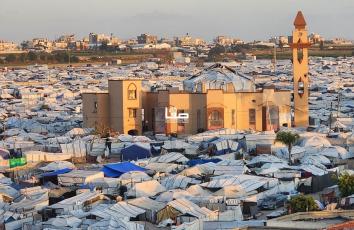 جامعة الأقصى غرب مدينة خان يونس.. من صرح تعليمي كبير لأضخم مأوى للنازحين