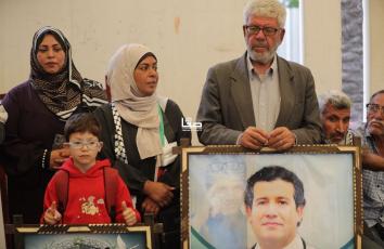 وقفة للفصائل في مقر الصليب الأحمر بمدينة غزة دعمًا للأسرى في سجون الاحتلال الإسرائيلي