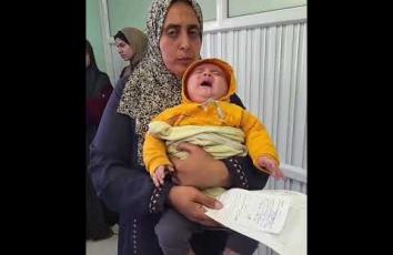 في يوم الطفل الفلسطيني رُضّع غزة يواجهون شبح سوء التغذية ونفاد حليب الأطفال