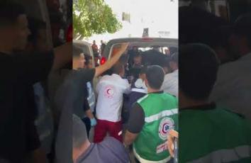 لحظة وصول شهداء الشرطة إلى مستشفى الشفاء بمدينة غزة