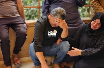 تشييع جثماني السائقين اللذين تم انتشالهما غربي مدينة رفح جنوبي قطاع غزة اليوم عقب تعرّضهما أمس للإعدام برصاص قوات الاحتلال الإسرائيلي
