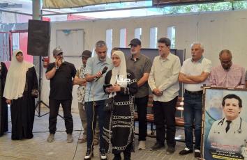 وقفة تضامنية مع الأسرى في سجون الاحتلال أمام مقر اللجنة الدولية للصليب الأحمر في مدينة غزة
