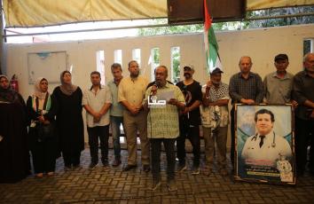 وقفة تضامنية مع الأسرى في سجون الاحتلال أمام مقر الصليب الأحمر بمدينة غزة