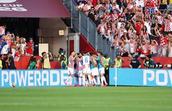 فرحة منتخب كرواتيا بهدف المباراة الوحيد