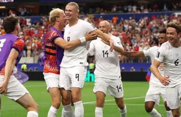 فرحة منتخب النرويج بالفوز على ساحل العاج