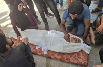 تشييع 3 شهداء جراء قصف مدفعي إسرائيلي على شارع كشكو في حي الزيتون جنوب شرقي مدينة غزة ليلة أمس
