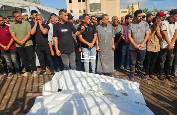 تشييع الشهداء محمود الهمص وزوجته وابنته في خان يونس