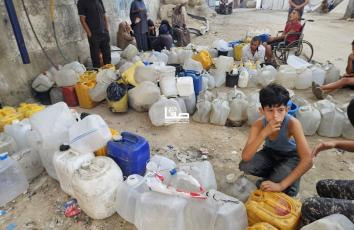 أزمة مياه تتفاقم في غزة.. العطش يطارد عشرات آلاف النازحين ويهدد حياتهم