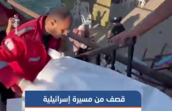اللحظات الأولى لقصف مسيرة إسرائيلية استهدف مقهى داخل ميناء غزة ما أسفر عن شهداء ومصابون