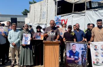 وقفة تضامنية في غزة إحياءً للذكرى الأولى لاغتيال مراسلي الجزيرة أنس الشريف ومحمد قريقع وعدد من الصحفيين