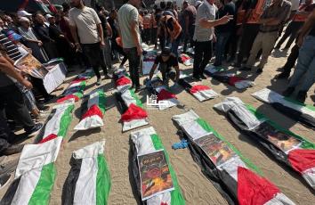 تشييع جثامين 50 شهيدًا انتُشلت من تحت أنقاض منازلهم في غزة