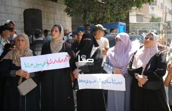 وقفة جماهيرية أمام مقر الصليب الأحمر في غزة للمطالبة بالوحدة الوطنية وإنهاء الانقسام