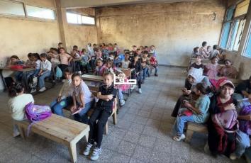 رغم آثار الحرب.. طلبة يبدأون عامهم الدراسي في مدرسة متضررة بالنصيرات