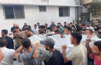 وداع وتشييع شهيدين ارتقيا بقصف إسرائيلي في حي الشيخ رضوان شمال غربي مدينة غزة