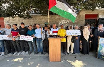 وقفة تضامنية مع الأسرى في سجون الاحتلال أمام مقر الصليب الأحمر بمدينة غزة