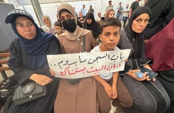 وقفة تضامنية مع الأسرى في سجون الاحتلال أمام مقر الصليب الأحمر بمدينة غزة