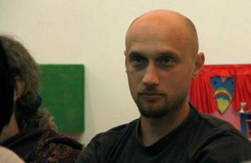 الأكاديمي المعرض للفصل