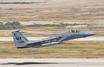 عناصر من كتائب القسام خلال عرض عسكري بالقطاع