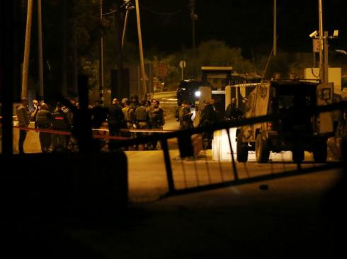 الاحتلال ينصب حاجزًا على مدخل قرية دير أبو مشعل شمال غرب رام الله