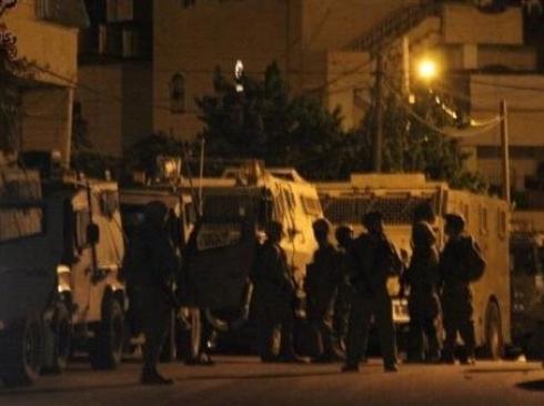 الاحتلال يقتحم بلدات في طولكرم وجنين ويحتجز مواطنين في صانور