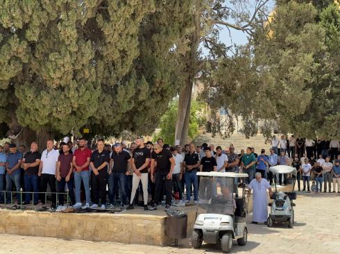 75 ألف مصلّ يؤدون صلاة الجمعة في الأقصى
