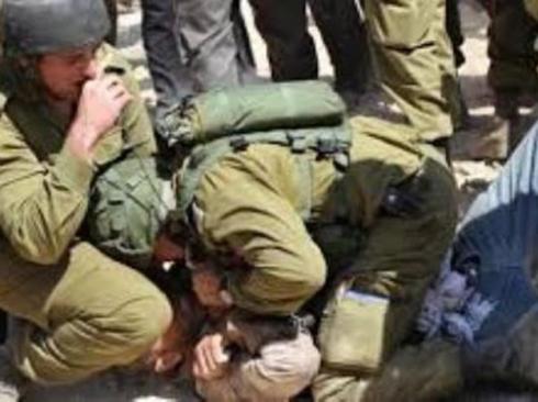 الاحتلال يعتقل طفلًا عقب الاعتداء عليه شرق نابلس